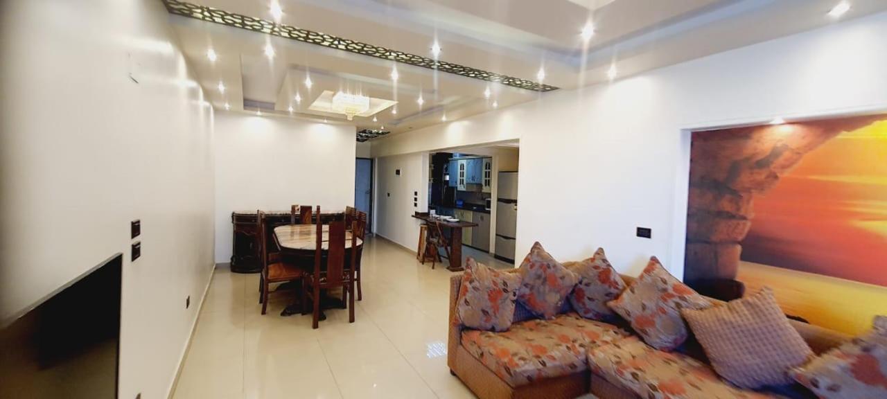 Square - With Side Sea-view Apartamento *