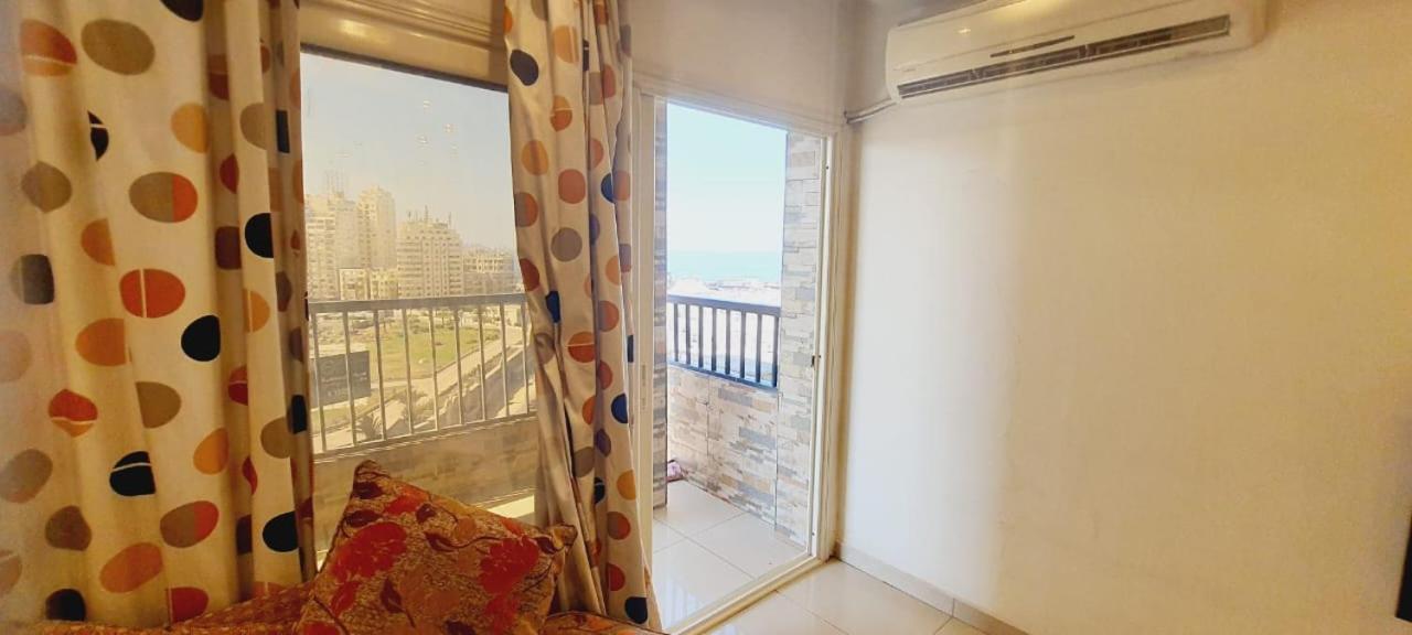 Square - With Side Sea-view Apartamento