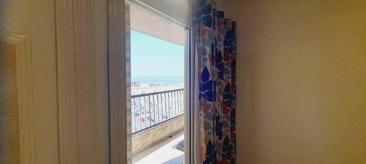 Apartamento Square - With Side Sea-view